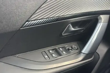 Photo 18 Peugeot 2008  PureTech 130 S&S BVM6