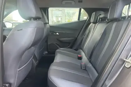 Photo 10 Peugeot 2008  PureTech 130 S&S BVM6