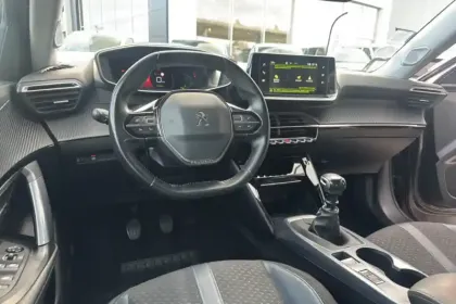 Photo 25 Peugeot 2008  PureTech 130 S&S BVM6