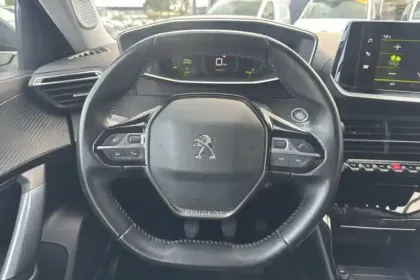 Photo 16 Peugeot 2008  PureTech 130 S&S BVM6