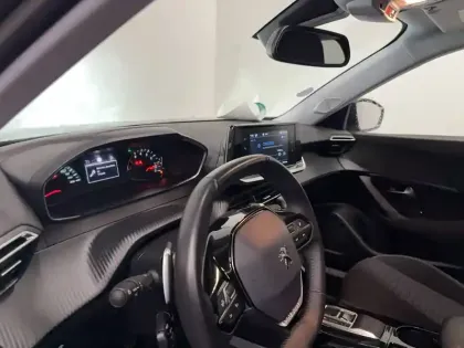 Photo 10 Peugeot 2008  PureTech 130 S&S EAT8