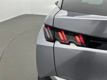 Photo 16 Peugeot 3008  Hybrid 136 e-DCS6