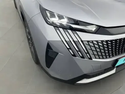 Photo 15 Peugeot 3008  Hybrid 136 e-DCS6