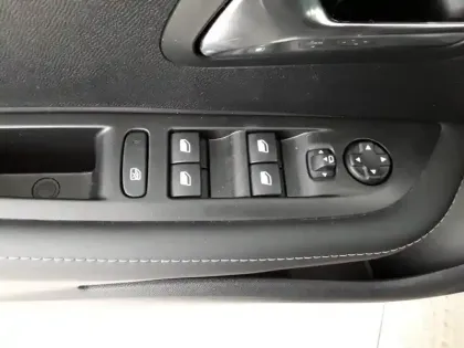 Photo 18 Peugeot 208  Hybrid 110 e-DCS6