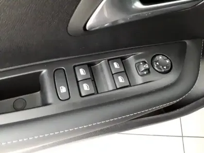 Photo 18 Peugeot 208  Hybrid 110 e-DCS6