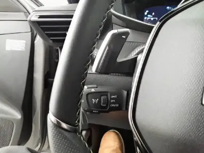 Photo 24 Peugeot 208  Hybrid 110 e-DCS6