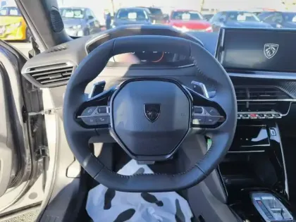 Photo 29 Peugeot 2008  Hybrid 145 e-DCS6