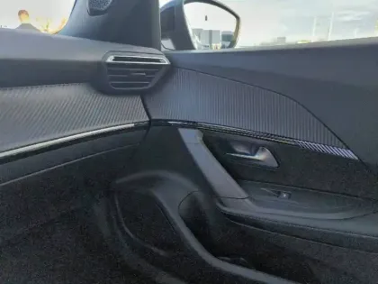 Photo 61 Peugeot 2008  Hybrid 145 e-DCS6