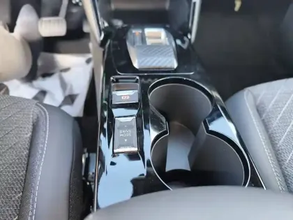 Photo 35 Peugeot 2008  Hybrid 145 e-DCS6