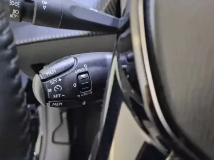 Photo 25 Peugeot 208  BlueHDi 100 S&S BVM6