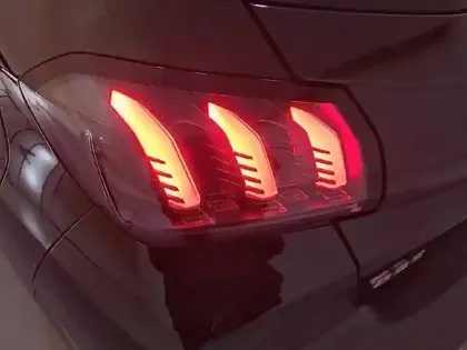 Photo 16 Peugeot 208  BlueHDi 100 S&S BVM6