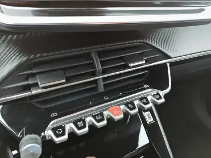 Photo 37 Peugeot 2008  Hybrid 110 e-DCS6