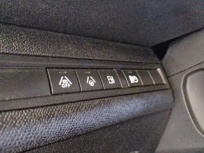 Photo 106 Peugeot 3008  Hybrid 225 e-EAT8