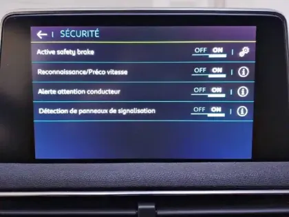 Photo 97 Peugeot 3008  Hybrid 225 e-EAT8