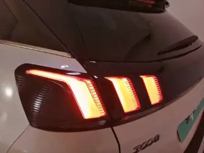 Photo 92 Peugeot 3008  Hybrid 225 e-EAT8