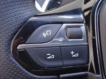 Photo 65 Peugeot 3008  Hybrid 225 e-EAT8