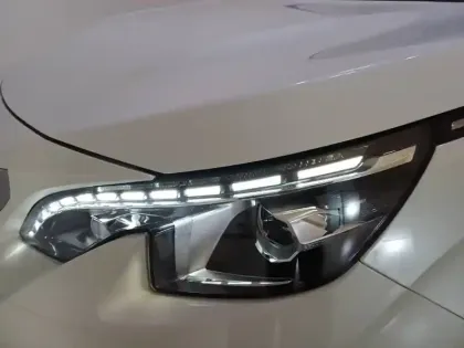 Photo 53 Peugeot 3008  Hybrid 225 e-EAT8