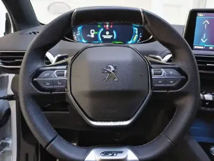 Photo 84 Peugeot 3008  Hybrid 225 e-EAT8