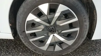 Photo 13 Peugeot 208  PureTech 75 S&S BVM5