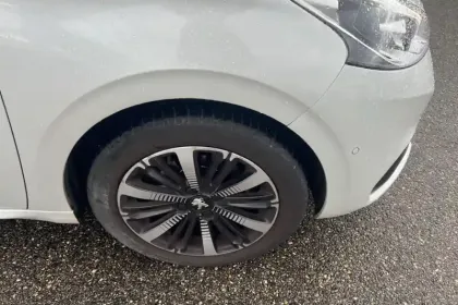 Photo 13 Peugeot 208  PureTech 110ch S&S BVM6