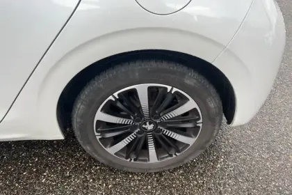 Photo 11 Peugeot 208  PureTech 110ch S&S BVM6