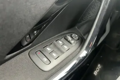 Photo 19 Peugeot 208  PureTech 110ch S&S BVM6