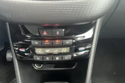 Photo 18 Peugeot 208  PureTech 110ch S&S BVM6