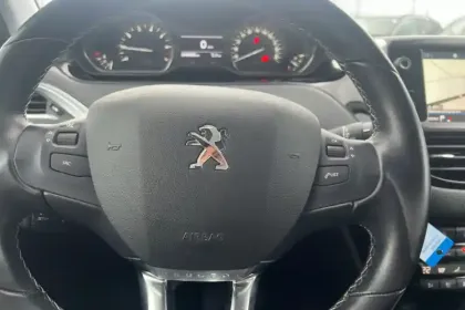 Photo 16 Peugeot 208  PureTech 110ch S&S BVM6