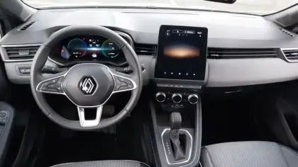 Photo 8 Renault Clio  E-Tech full hybrid 145