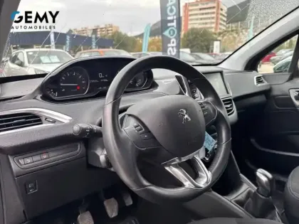 Photo 11 Peugeot 208  PureTech 82ch S&S BVM5 6.2 Evap