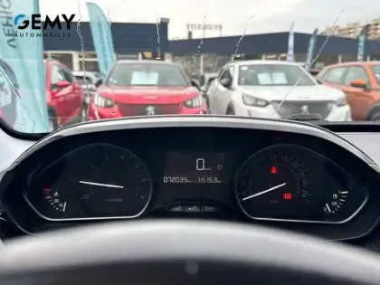 Photo 13 Peugeot 208  PureTech 82ch S&S BVM5 6.2 Evap