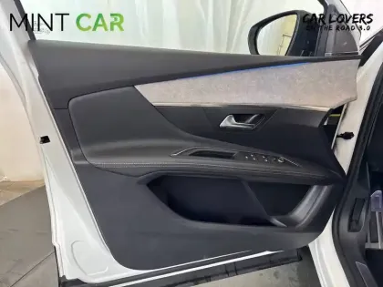 Photo 21 Peugeot 3008  Hybrid4 300 e-EAT8