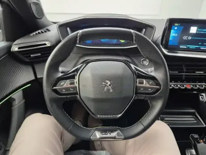 Photo 30 Peugeot 2008  Electrique 136 ch