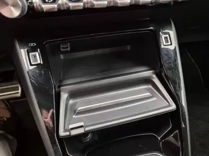 Photo 28 Peugeot 2008  Electrique 136 ch