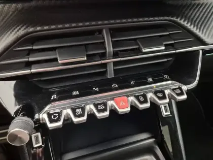 Photo 29 Peugeot 2008  Electrique 136 ch