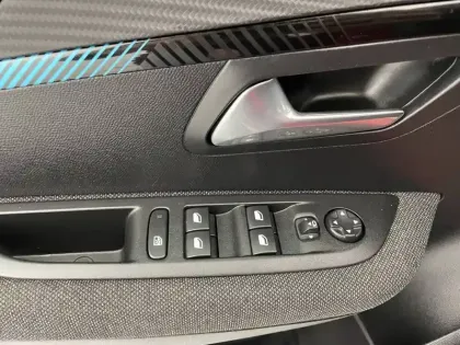 Photo 31 Peugeot 208  PureTech 100 S&S BVM6