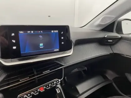 Photo 27 Peugeot 208  PureTech 100 S&S BVM6