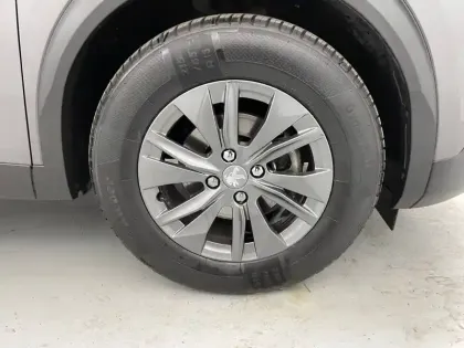 Photo 39 Peugeot 2008  PureTech 100 S&S BVM6