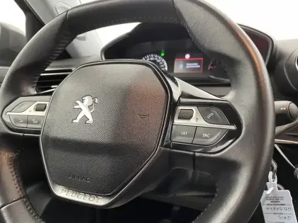 Photo 47 Peugeot 2008  PureTech 100 S&S BVM6