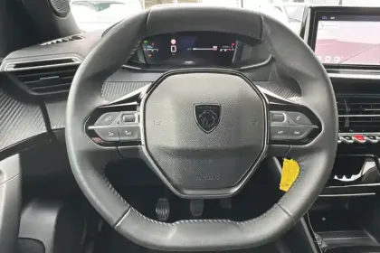 Photo 12 Peugeot 2008  PureTech 100 S&S BVM6