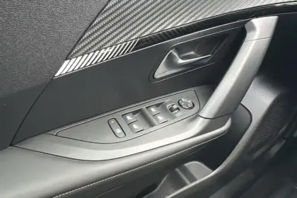 Photo 19 Peugeot 2008  PureTech 100 S&S BVM6