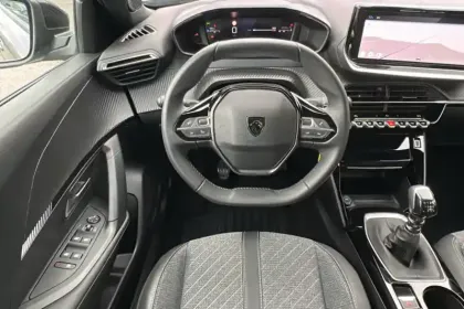 Photo 11 Peugeot 2008  PureTech 100 S&S BVM6