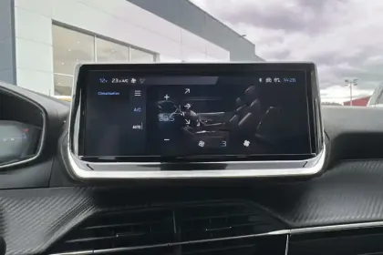 Photo 17 Peugeot 2008  PureTech 100 S&S BVM6