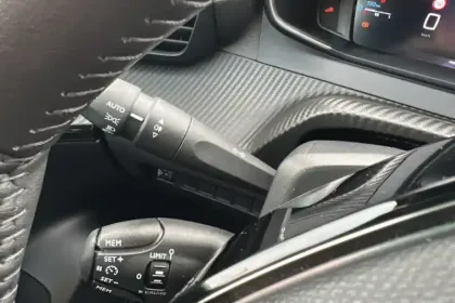 Photo 21 Peugeot 2008  PureTech 100 S&S BVM6