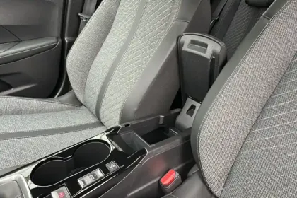 Photo 23 Peugeot 2008  PureTech 100 S&S BVM6