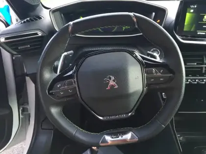 Photo 63 Peugeot 208  PureTech 100 S&S EAT8