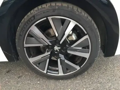 Photo 19 Peugeot 208  PureTech 100 S&S EAT8