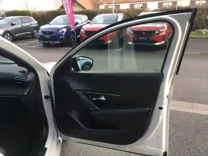 Photo 60 Peugeot 208  PureTech 100 S&S EAT8