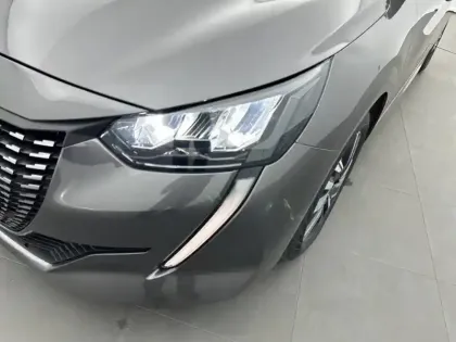 Photo 15 Peugeot 208  PureTech 100 S&S EAT8