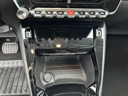 Photo 20 Peugeot 208  PureTech 100 S&S EAT8